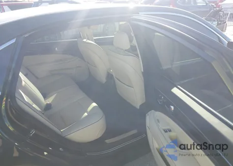 2015 Hyundai Equus Signature z USA, uszkodzony, nr VIN KMHGH4JH8FU098419